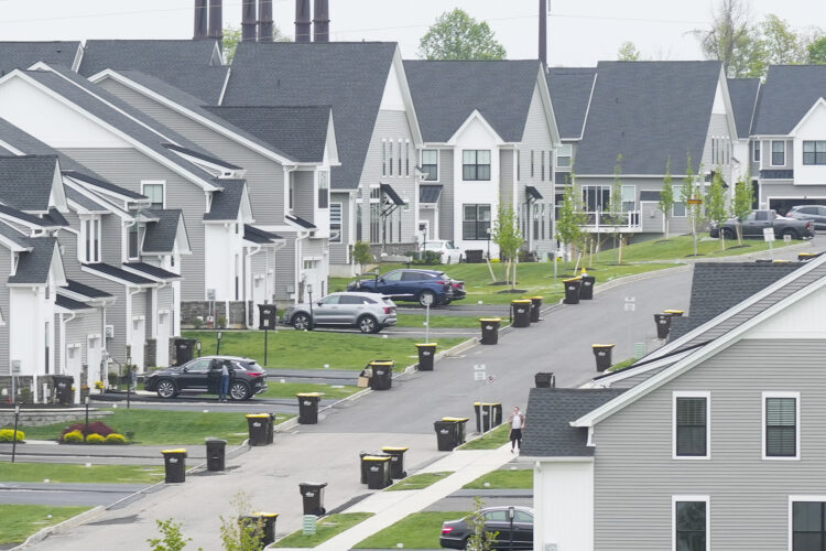 Average mortgage rate falls to lowest level in nearly a year